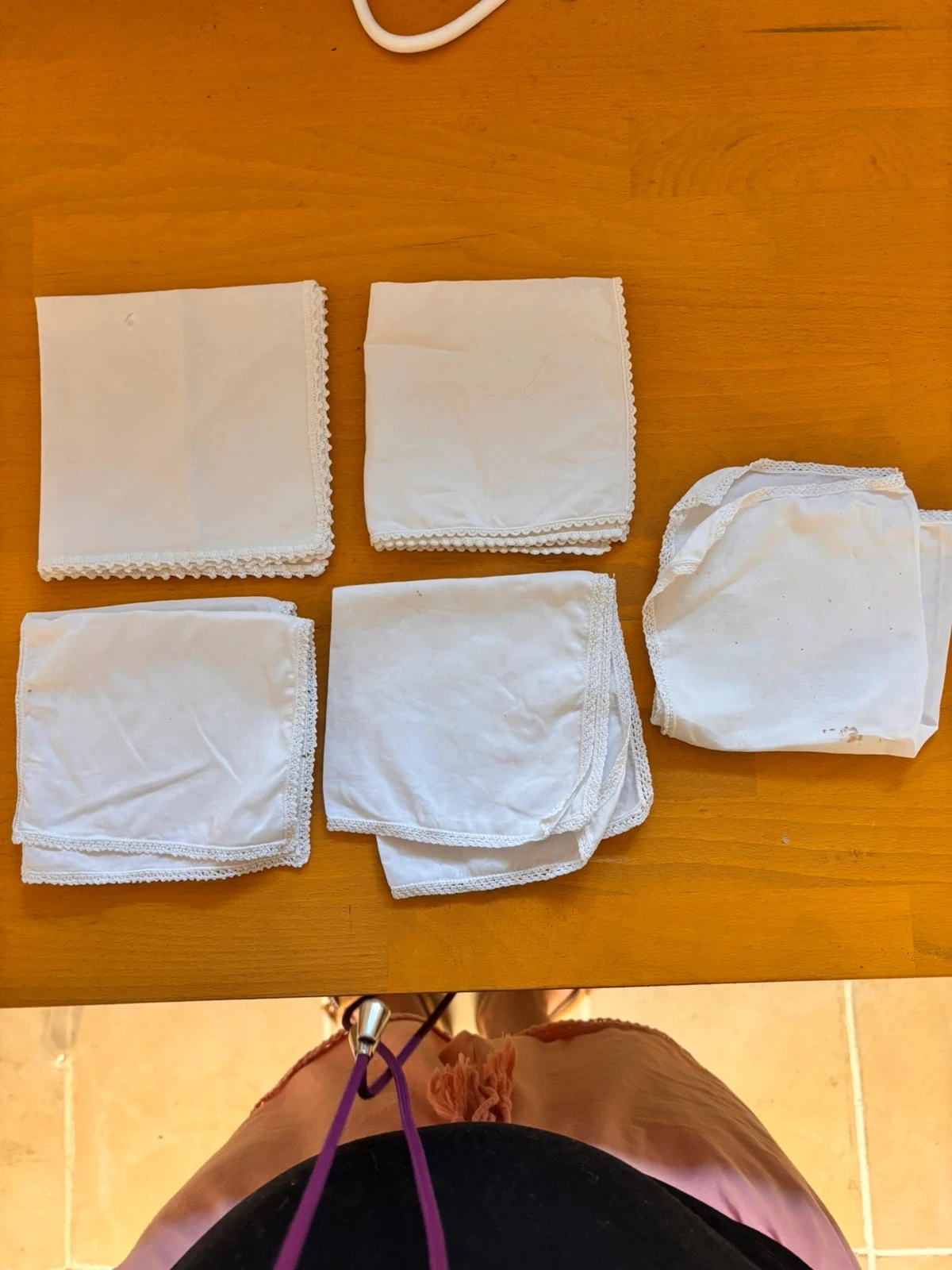 Lot de 5 mouchoirs anciens en tissu blanc bordure dentelle